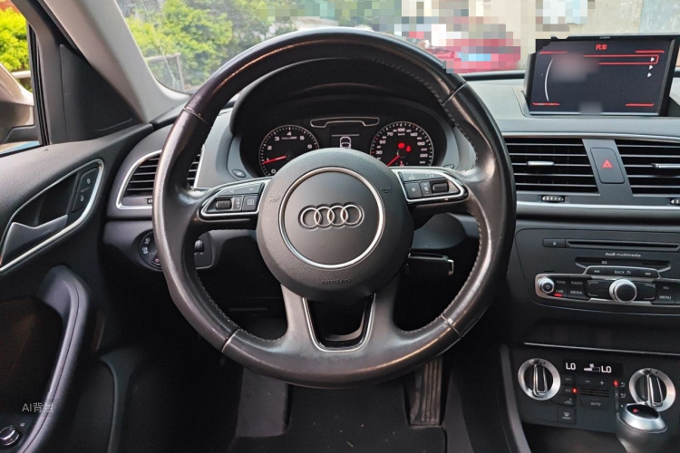 Audi Q3 2015 car image #12