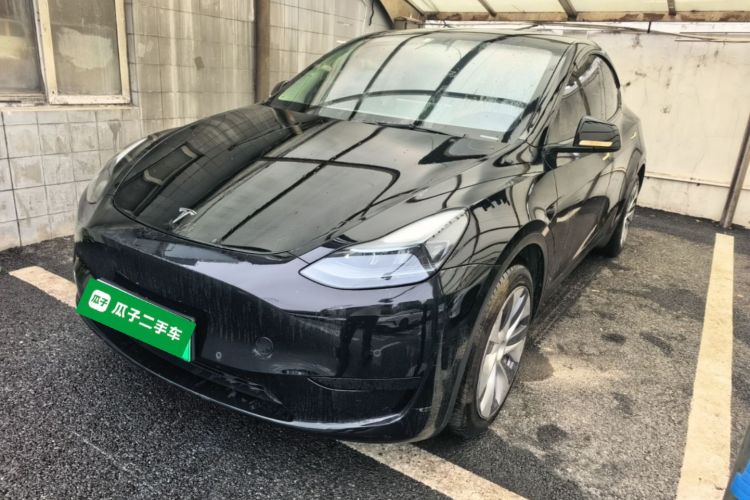 Tesla Model Y 2023 car image #2