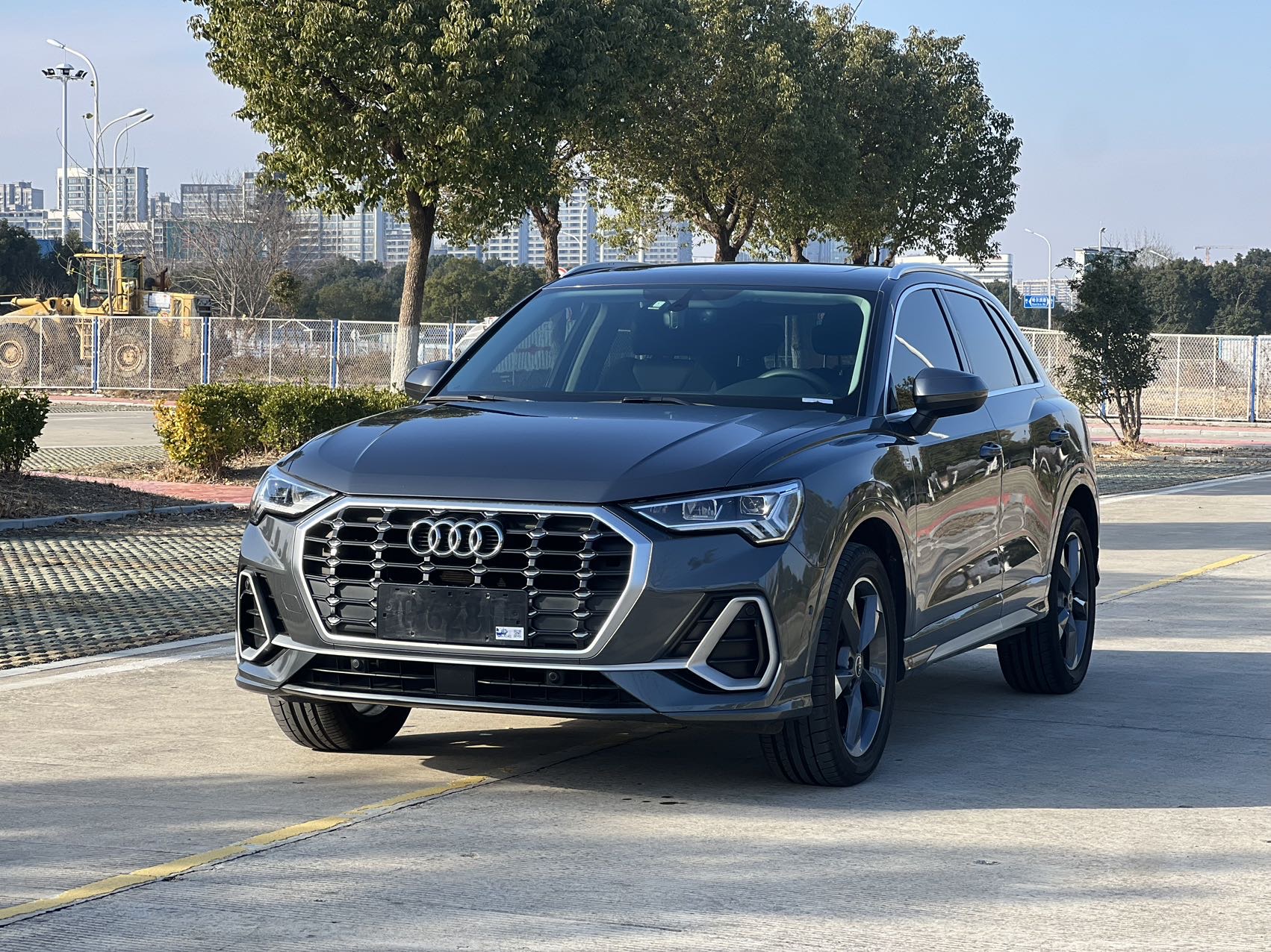Audi Q3 2023 car image 
