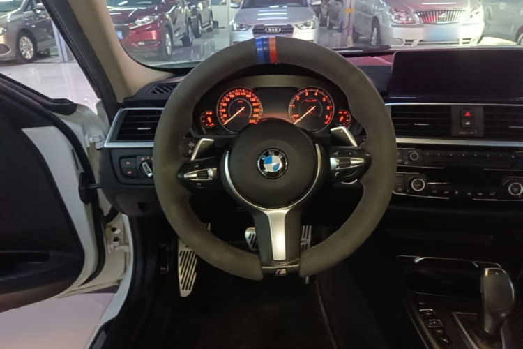 BMW 3 Series 2018 car image #15