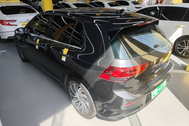Volkswagen Golf 2021 car image #5