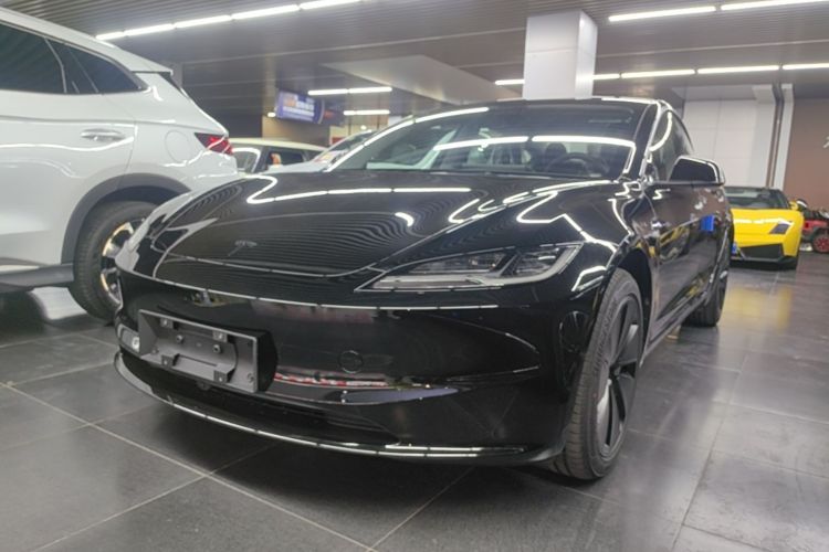 Tesla Model 3 2026 immagine di auto #2