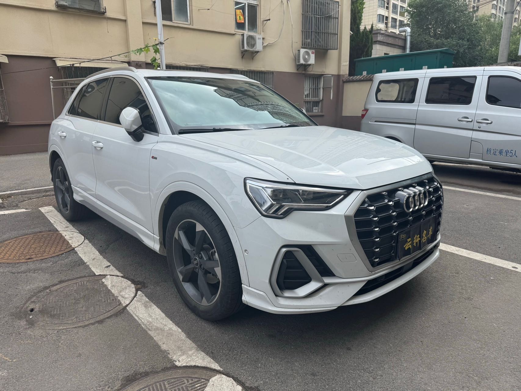 Audi Q3 2023 car image #3