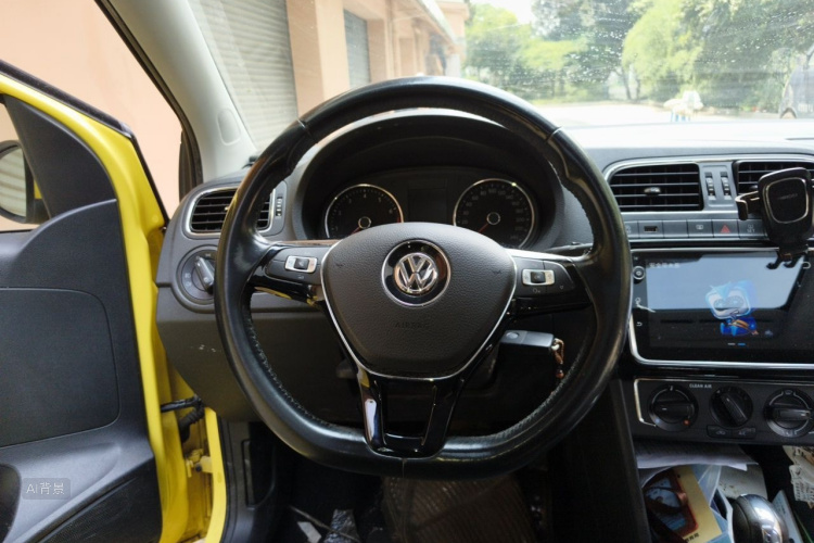 Volkswagen Polo 2018 car image #12