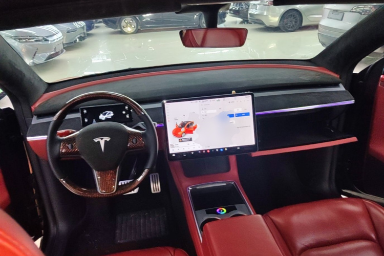 Tesla Model Y 2021 car image #11