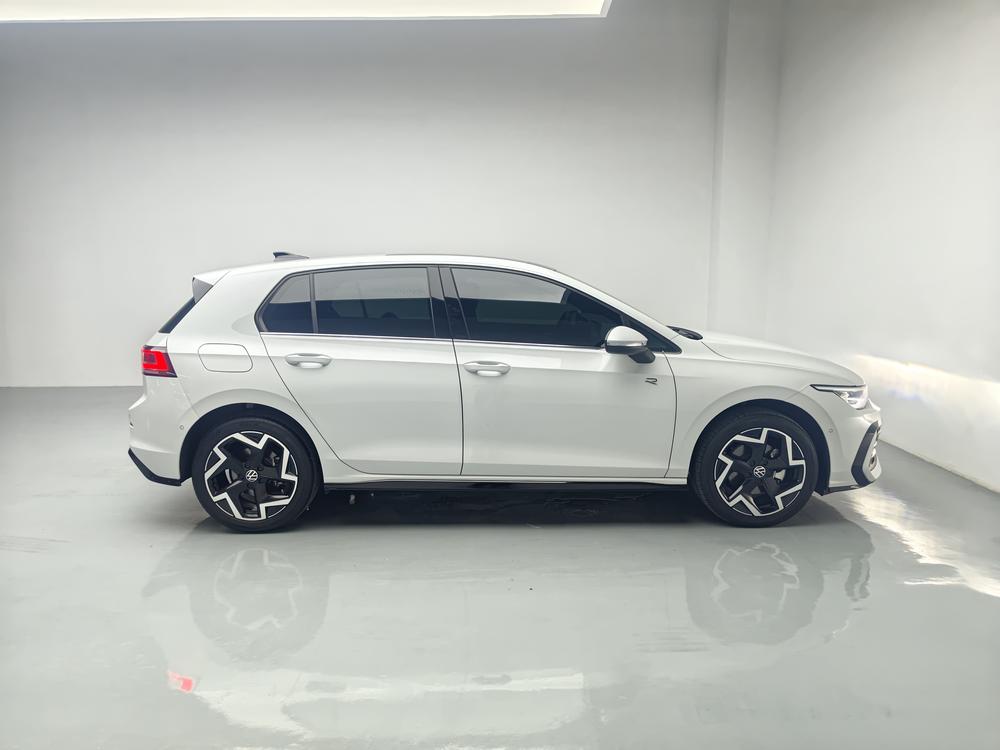 Volkswagen Golf 2024 car image #8