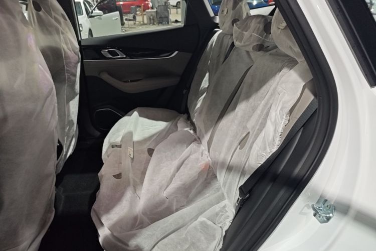 GEELY Boyue L 2026 car image #17