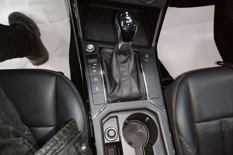 Volkswagen Passat 2024 car image #14