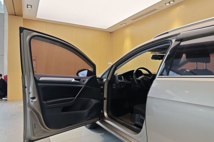 Volkswagen Golf 2016 car image #9