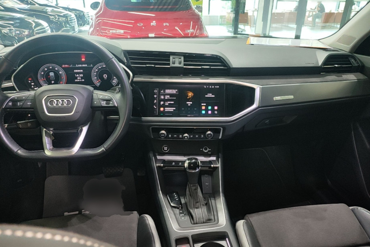 Audi Q3 2023 car image #10