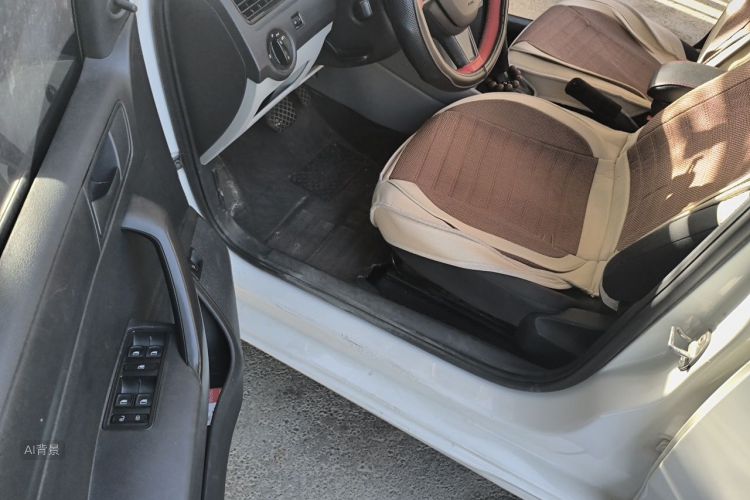 Skoda Rapid 2015 #18 Skoda Rapid 2015 image de voiture #18