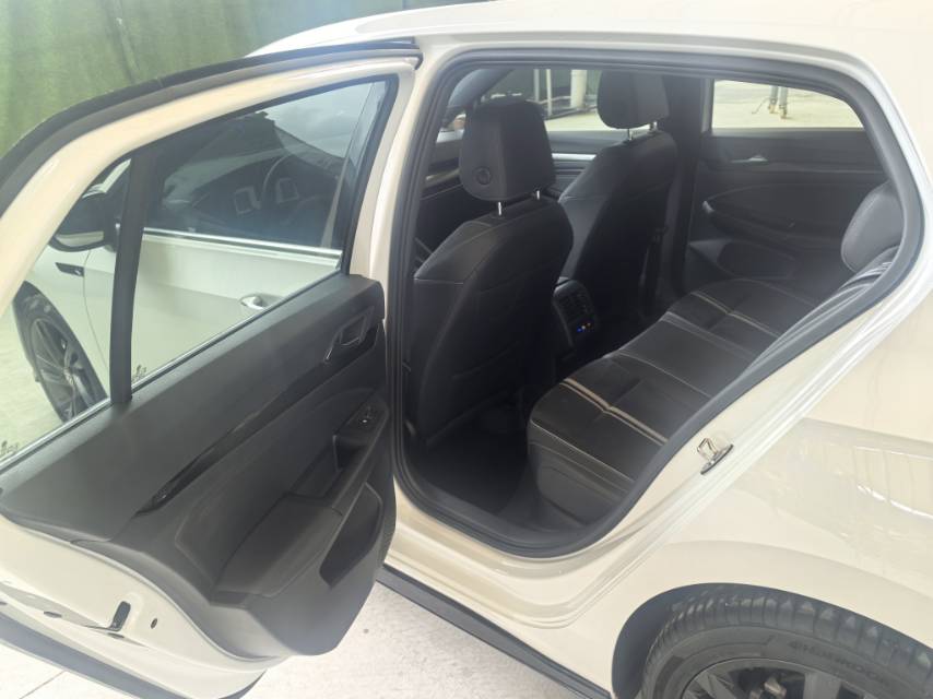 Volkswagen Golf 2022 car image #8