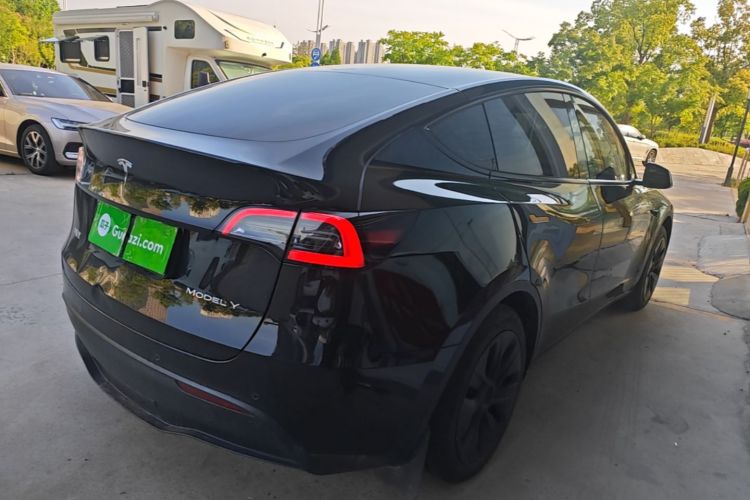 Tesla Model Y 2023 #7 Tesla Model Y 2023 car image #7