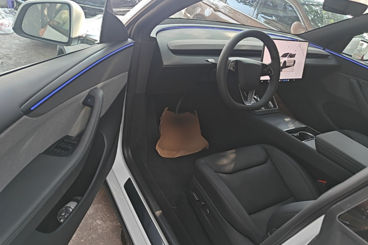 Tesla Model Y 2026 #16 Tesla Model Y 2026 car image #16