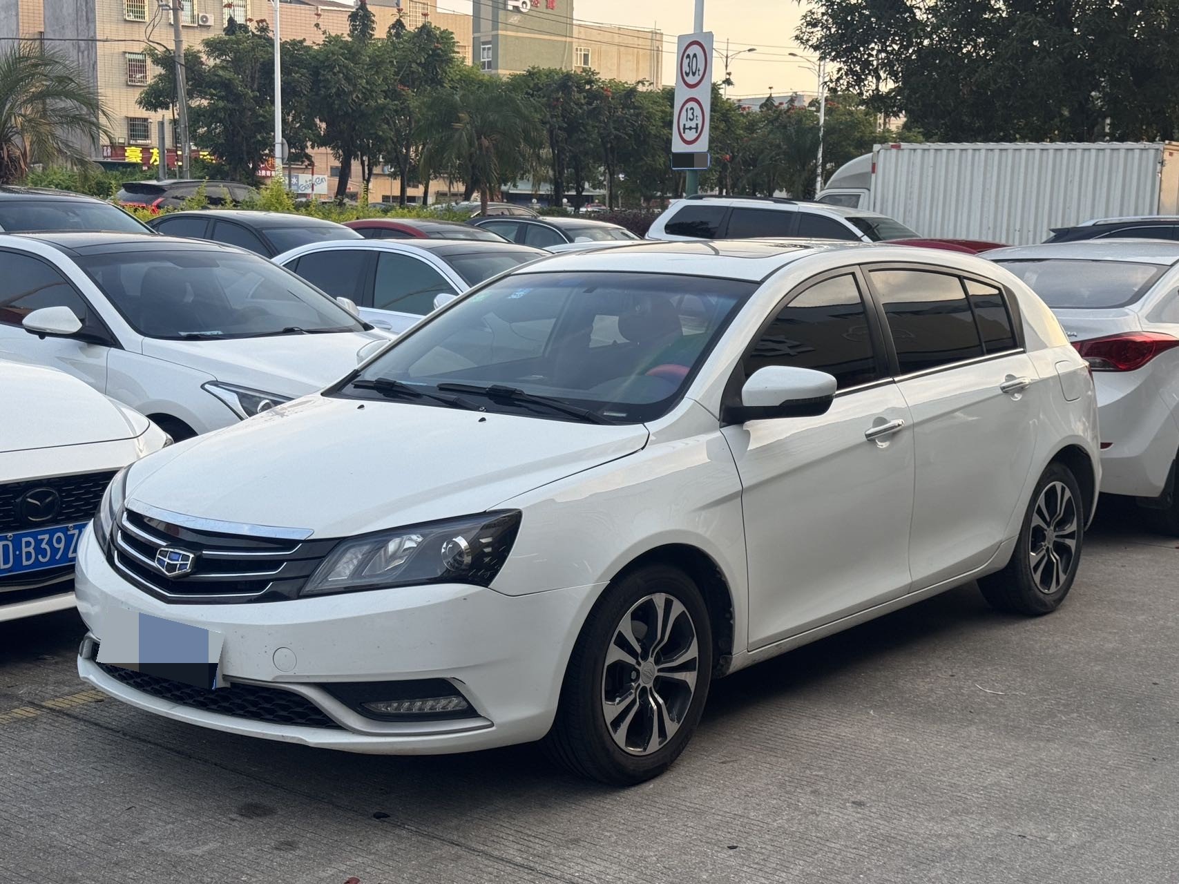 GEELY Emgrand 2014 car image 