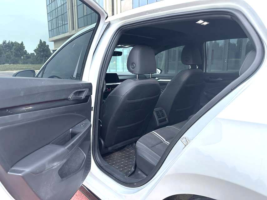Volkswagen Golf 2023 car image #7