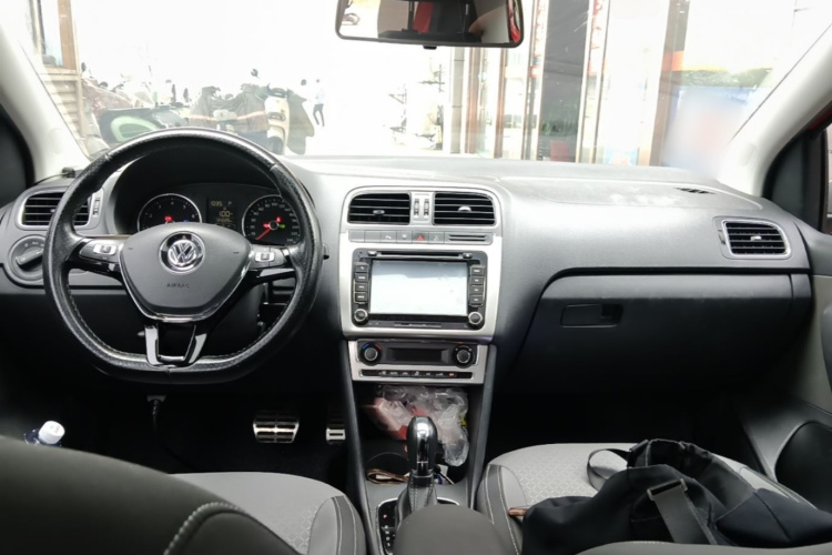 Volkswagen Polo 2015 car image #10