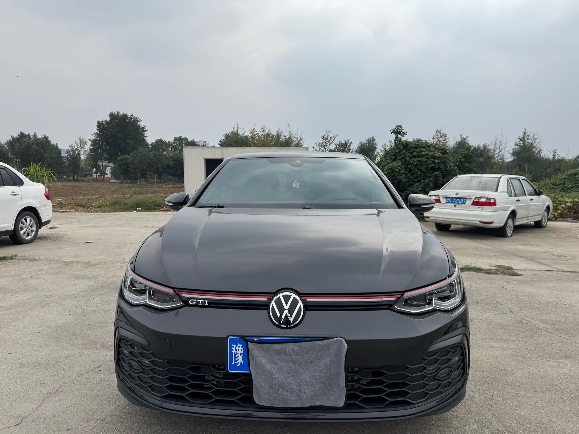 Volkswagen GolfGTI 2023 #2 Volkswagen GolfGTI 2023 صورة سيارة #2
