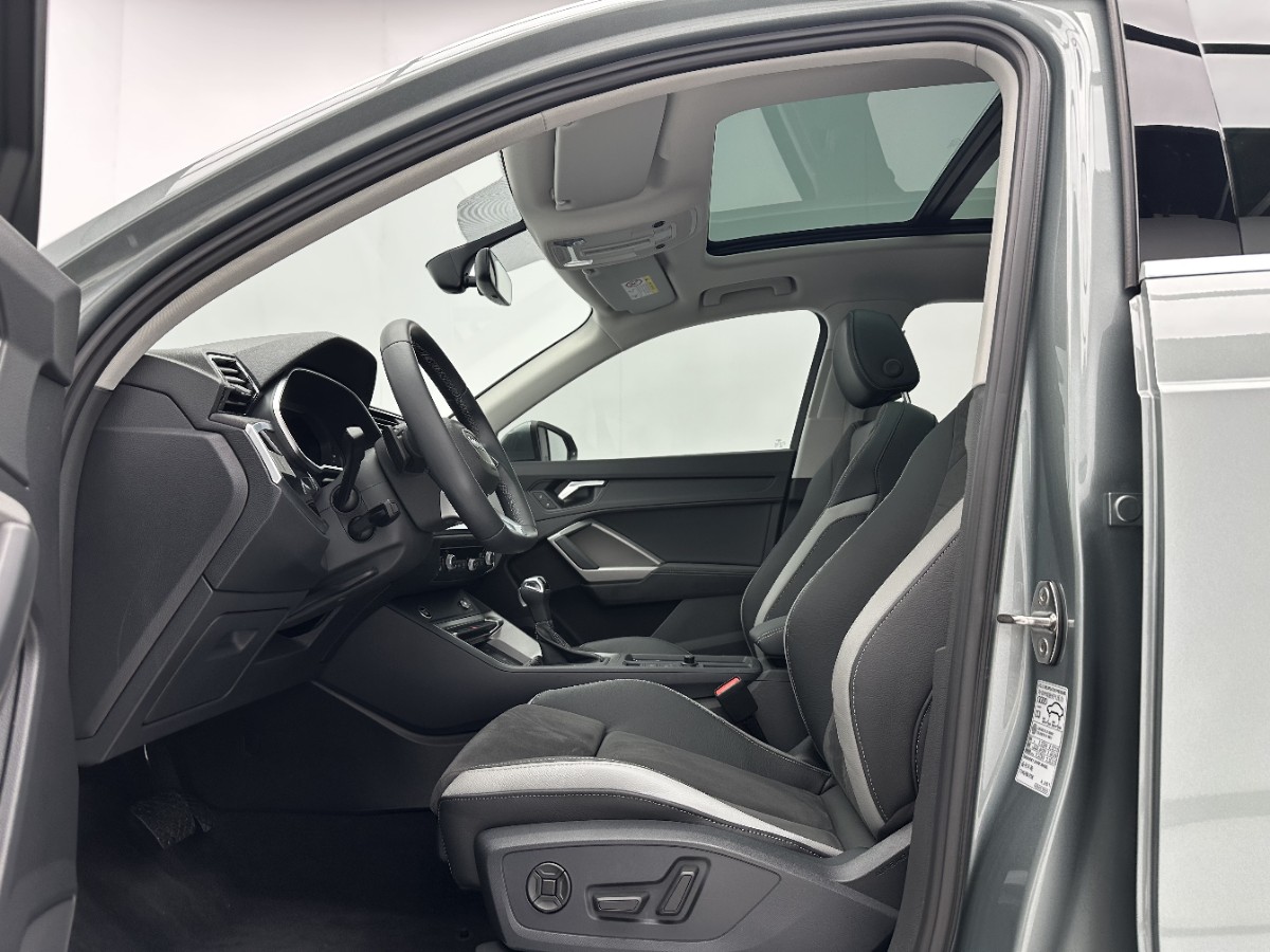Audi Q3 2023 car image #5