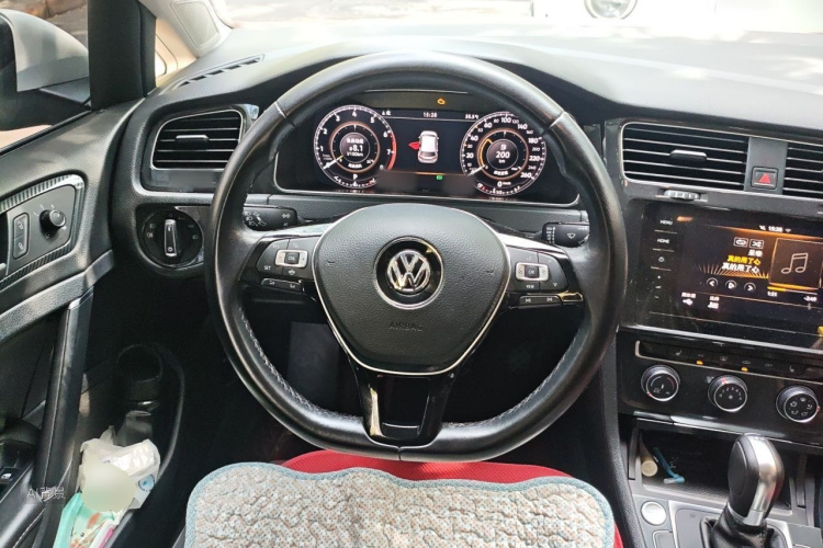 Volkswagen Golf 2020 car image #12