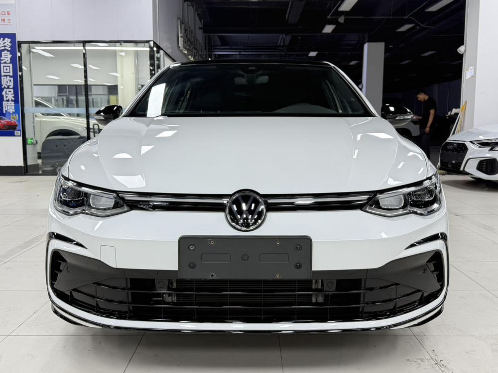 Volkswagen Golf 2021 car image #2