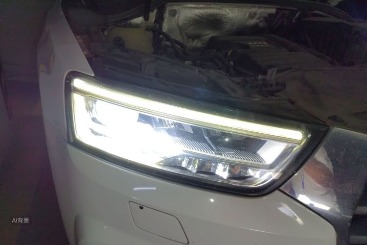 Audi Q3 2018 car image #8
