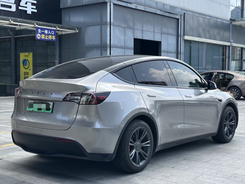 Tesla Model Y 2023 #4 Tesla Model Y 2023 car image #4