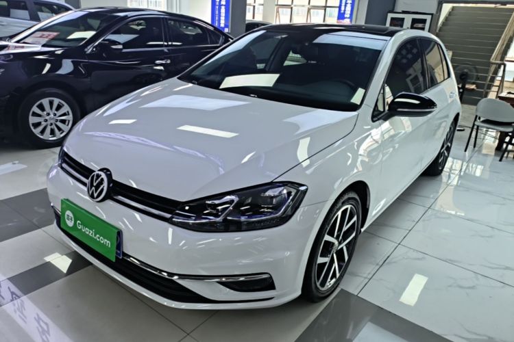 Volkswagen Golf 2020 car image #2
