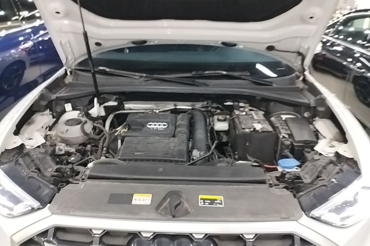 Audi Q3 2022 car image #22
