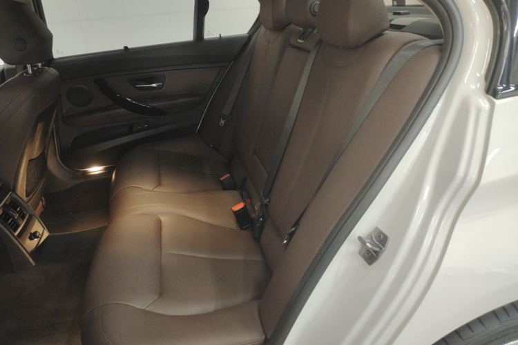 BMW 3 Series 2018 #17 BMW 3 Series 2018 car image #17