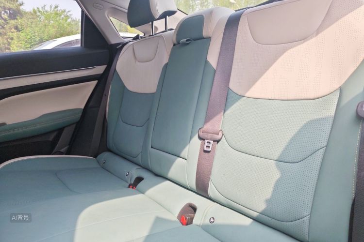 GEELY Emgrand L HiP 2022 car image #19