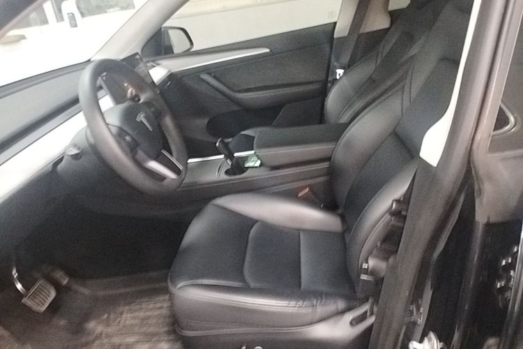 Tesla Model Y 2024 immagine di auto #15