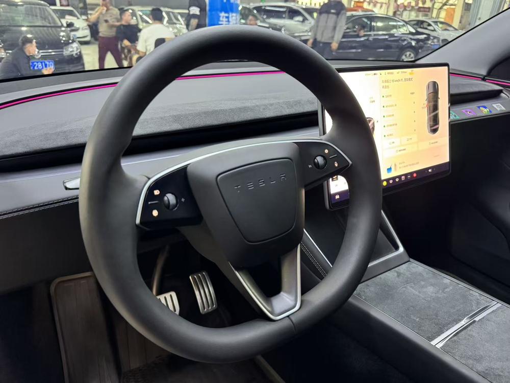 Tesla Model Y 2025 #10 Tesla Model Y 2025 immagine di auto #10