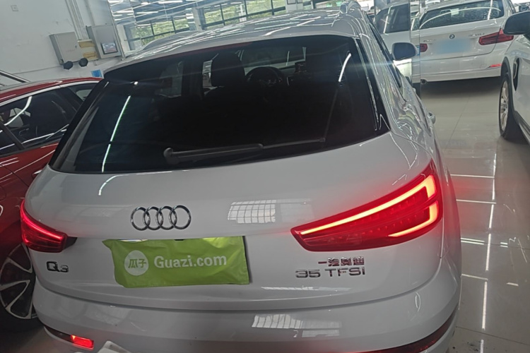 Audi Q3 2019 car image #6