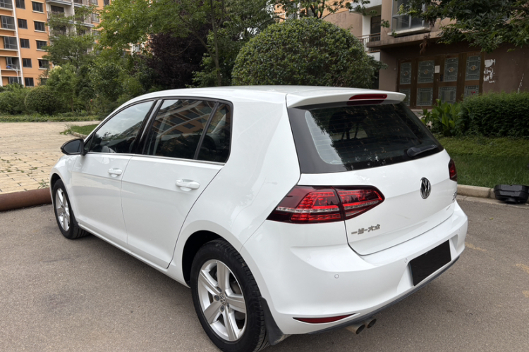 Volkswagen Golf 2015 car image #6
