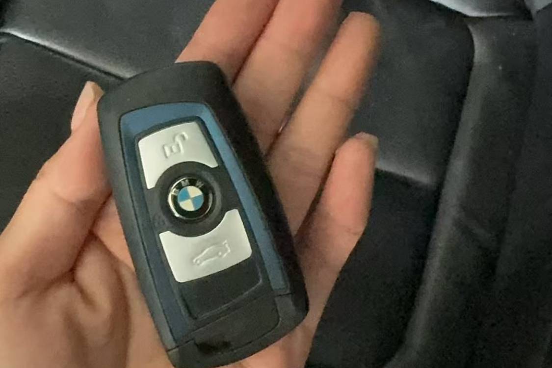 BMW 3 Series 2018 car image #29