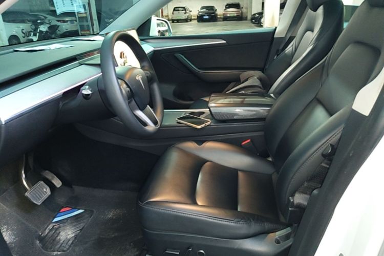 Tesla Model Y 2024 car image #15