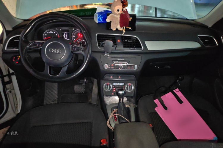 Audi Q3 2015 car image #11