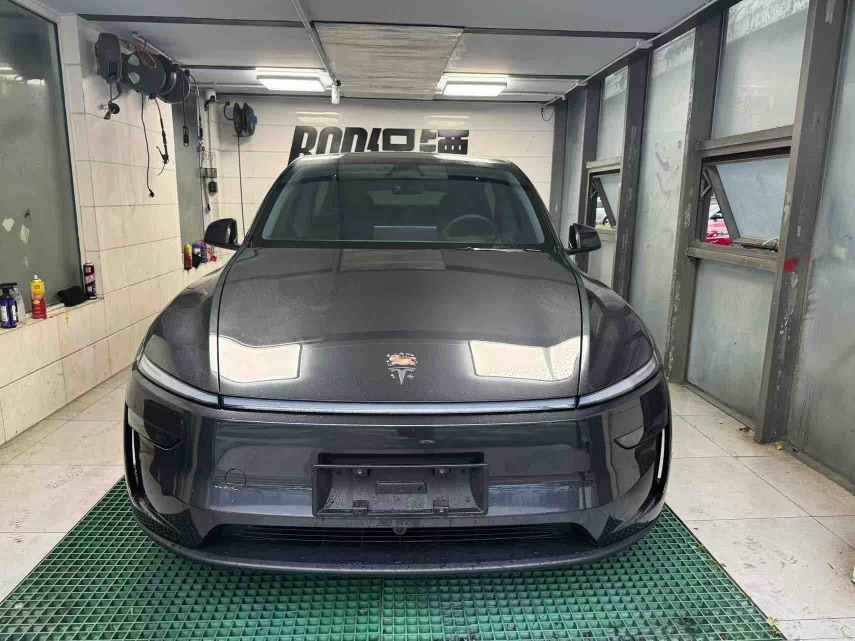 Tesla Model Y 2025 car image 