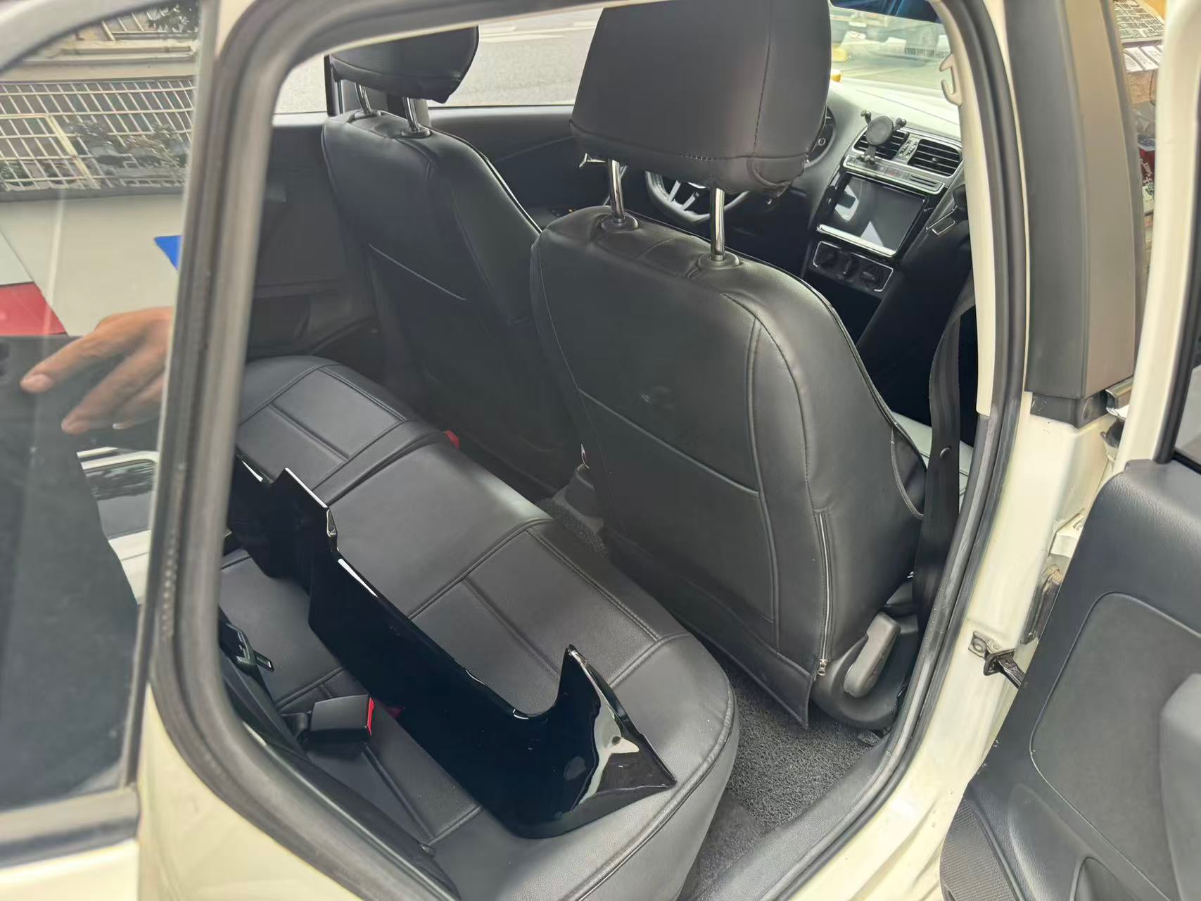 Volkswagen Polo 2019 car image #2