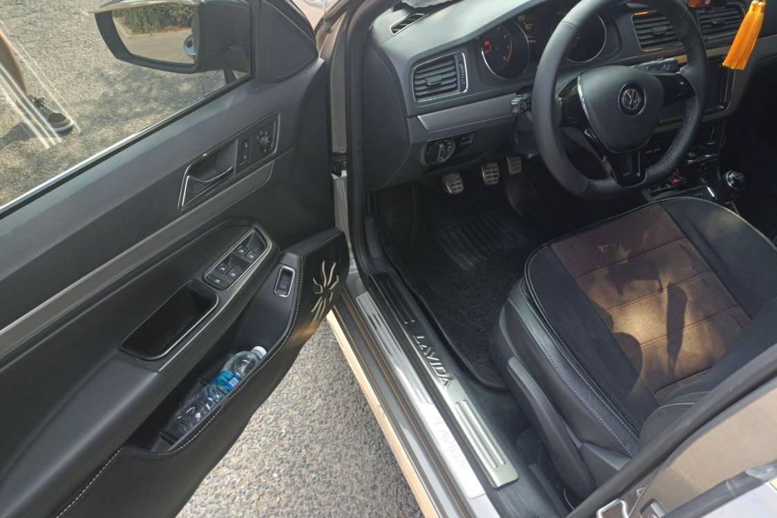 Volkswagen Lavida 2015 car image #25
