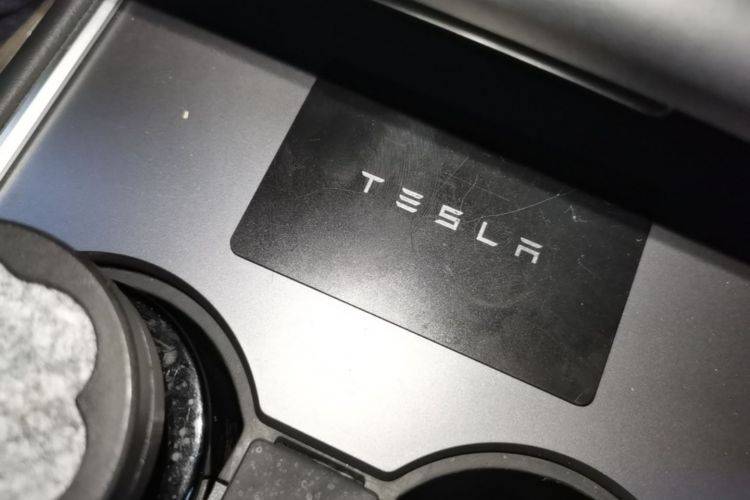 Tesla Model Y 2024 car image #9