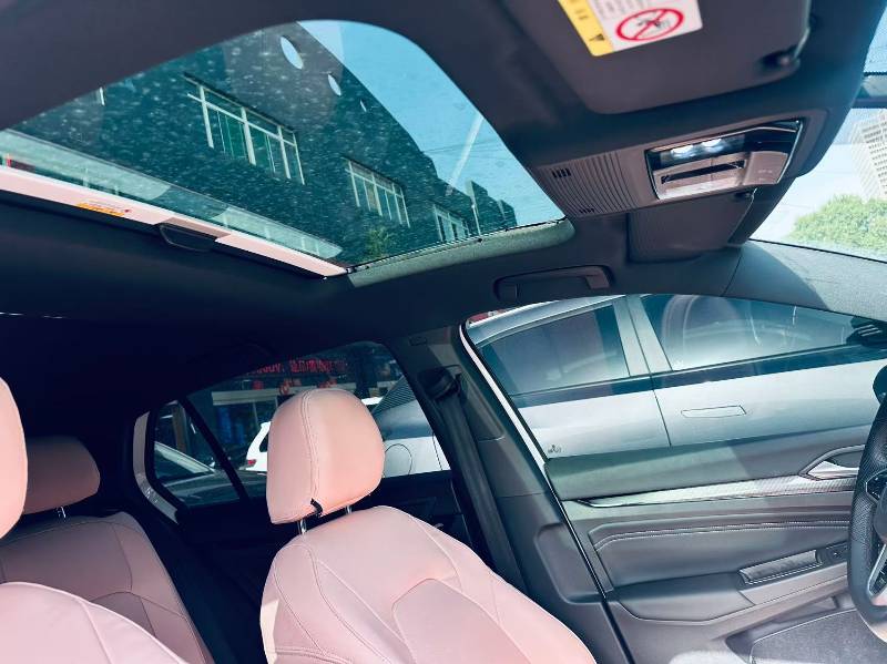 Volkswagen Golf 2023 car image #5