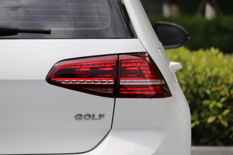 Volkswagen Golf 2017 car image #9