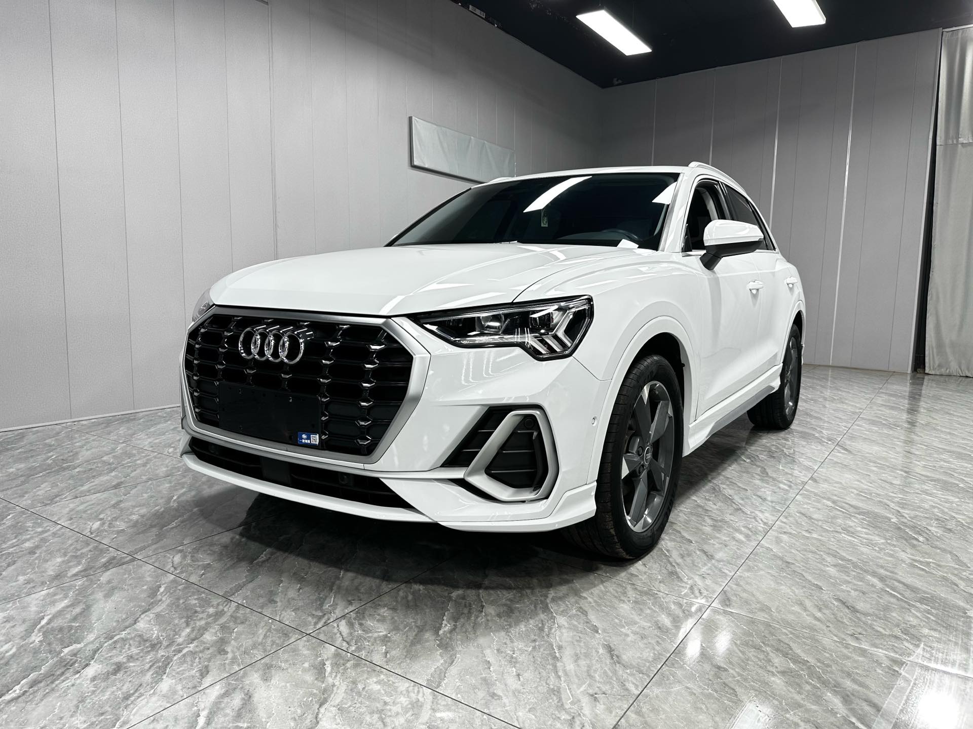 2023 immagine di auto 