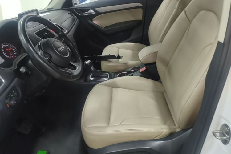 Audi Q3 2016 car image #15