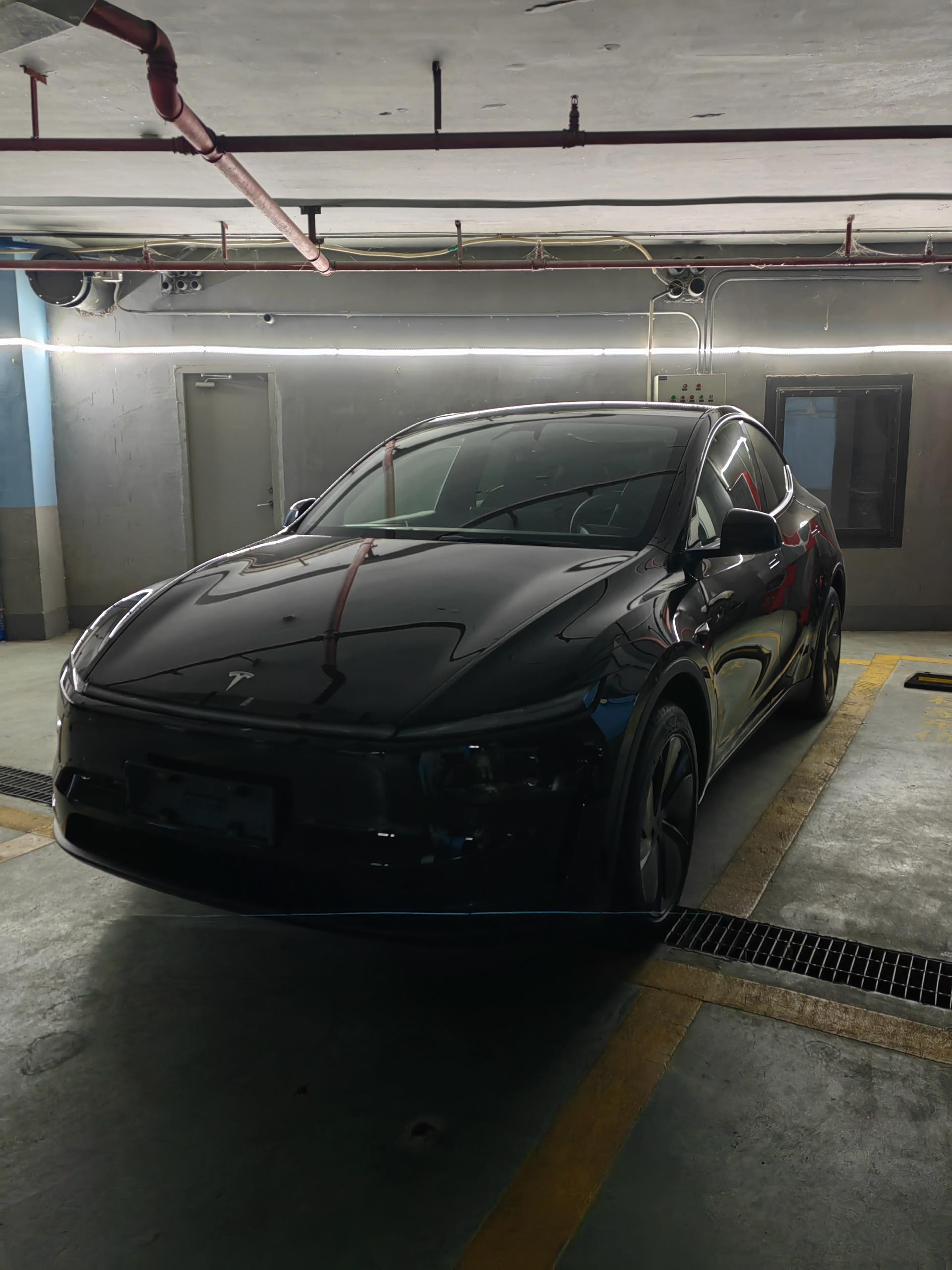 Tesla Model Y L 2026 Tesla Model Y L 2026 car image