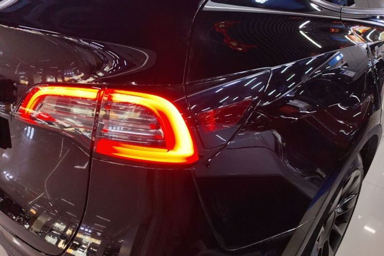 Tesla Model Y 2022 car image #8