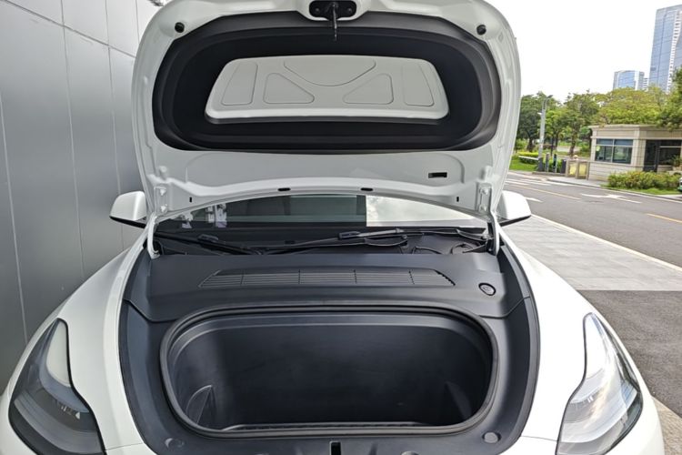 Tesla Model Y 2022 car image #20