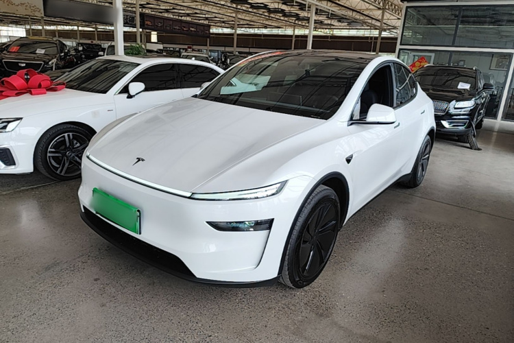 Tesla Model Y 2026 #2 Tesla Model Y 2026 car image #2